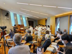 礼拝に関学聖歌隊